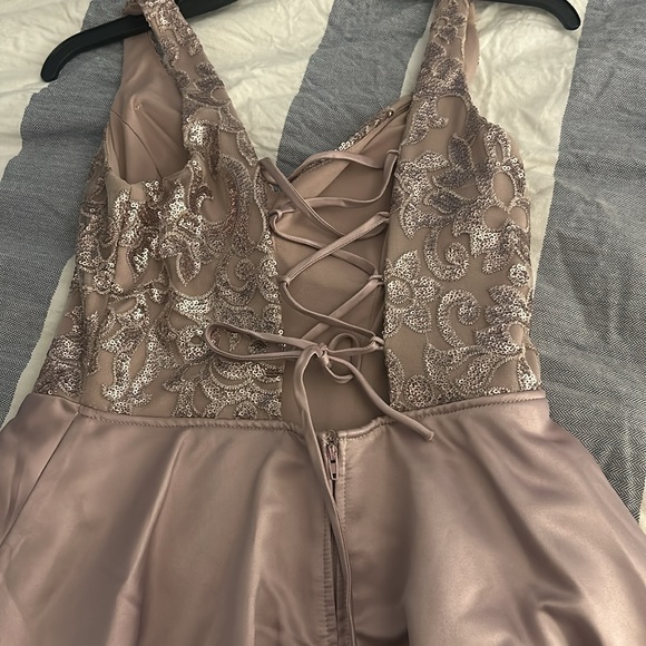 Size small short dress, light pink color. Only worn once! - Picture 2 of 2